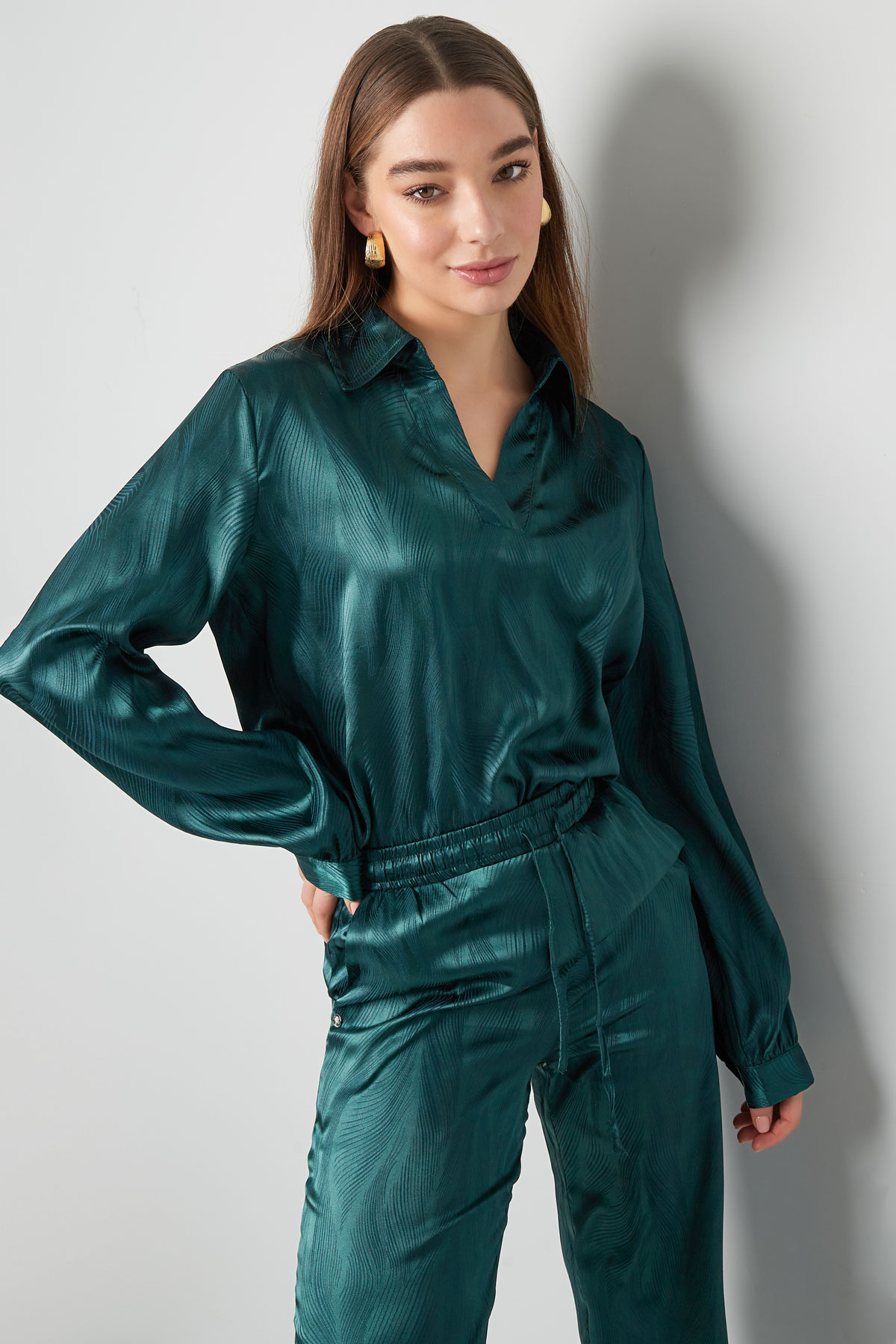 Blusa in raso con stampa - verde scuro - M h5 Immagine2